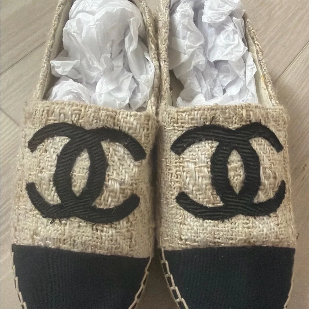 Chanel Tweed EspadrilleS Cream White gold Neutral  7 Authentic flats slip on  H